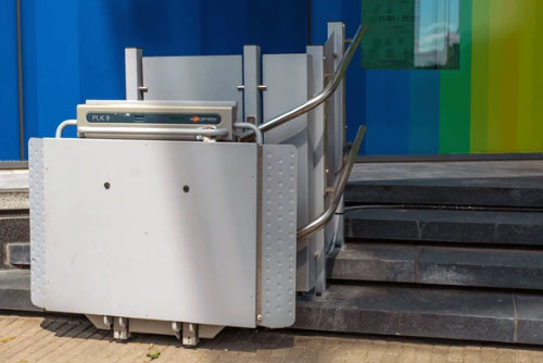 Instalación de Plataforma salvaescaleras curvo para sillas de rueda