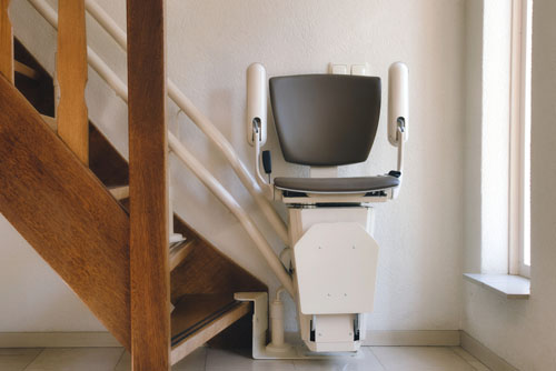 Instalación de silla salvaescaleras recta